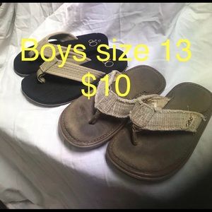 Boys flip flops